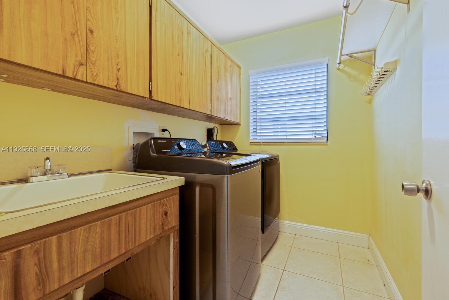 CHARLOTTE ESTATES - Residential Lease