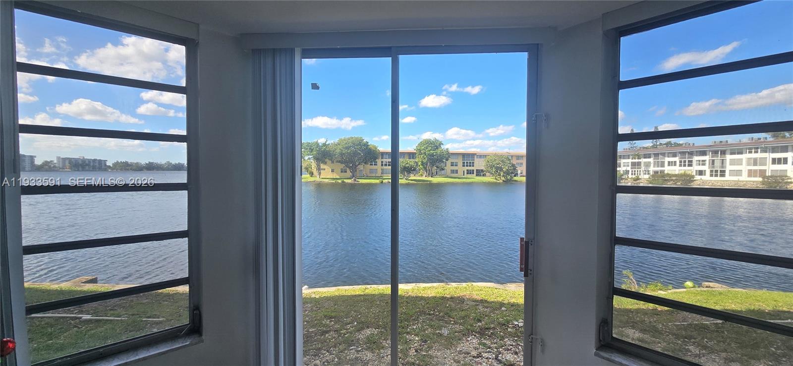 FIRST FORUM CONDO - Residential