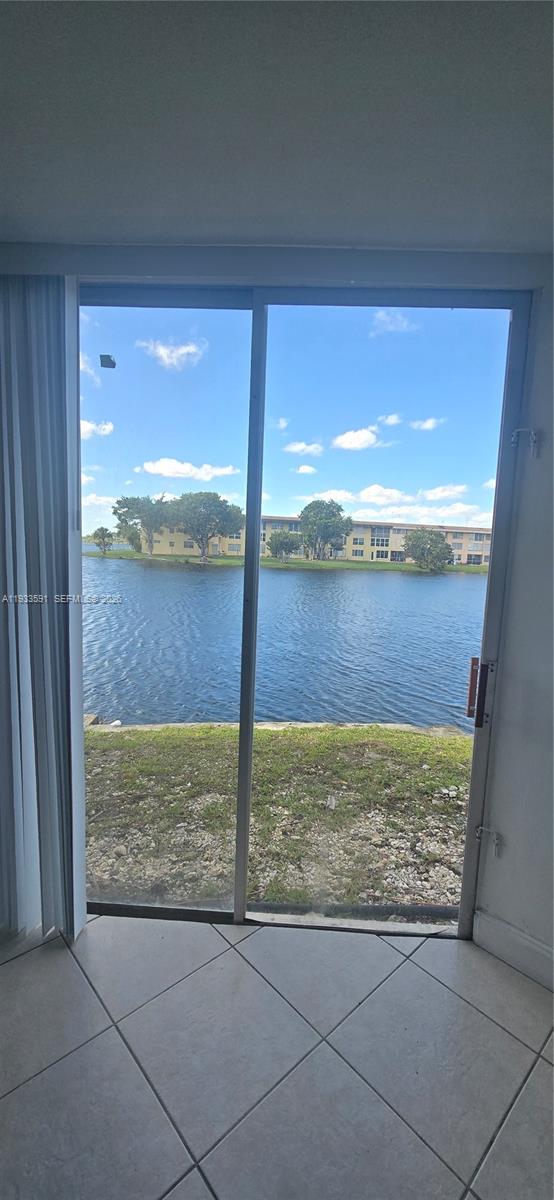 FIRST FORUM CONDO - Residential