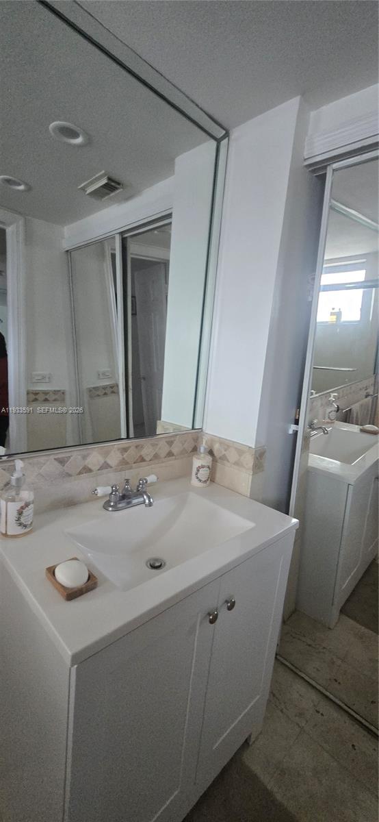 FIRST FORUM CONDO - Residential