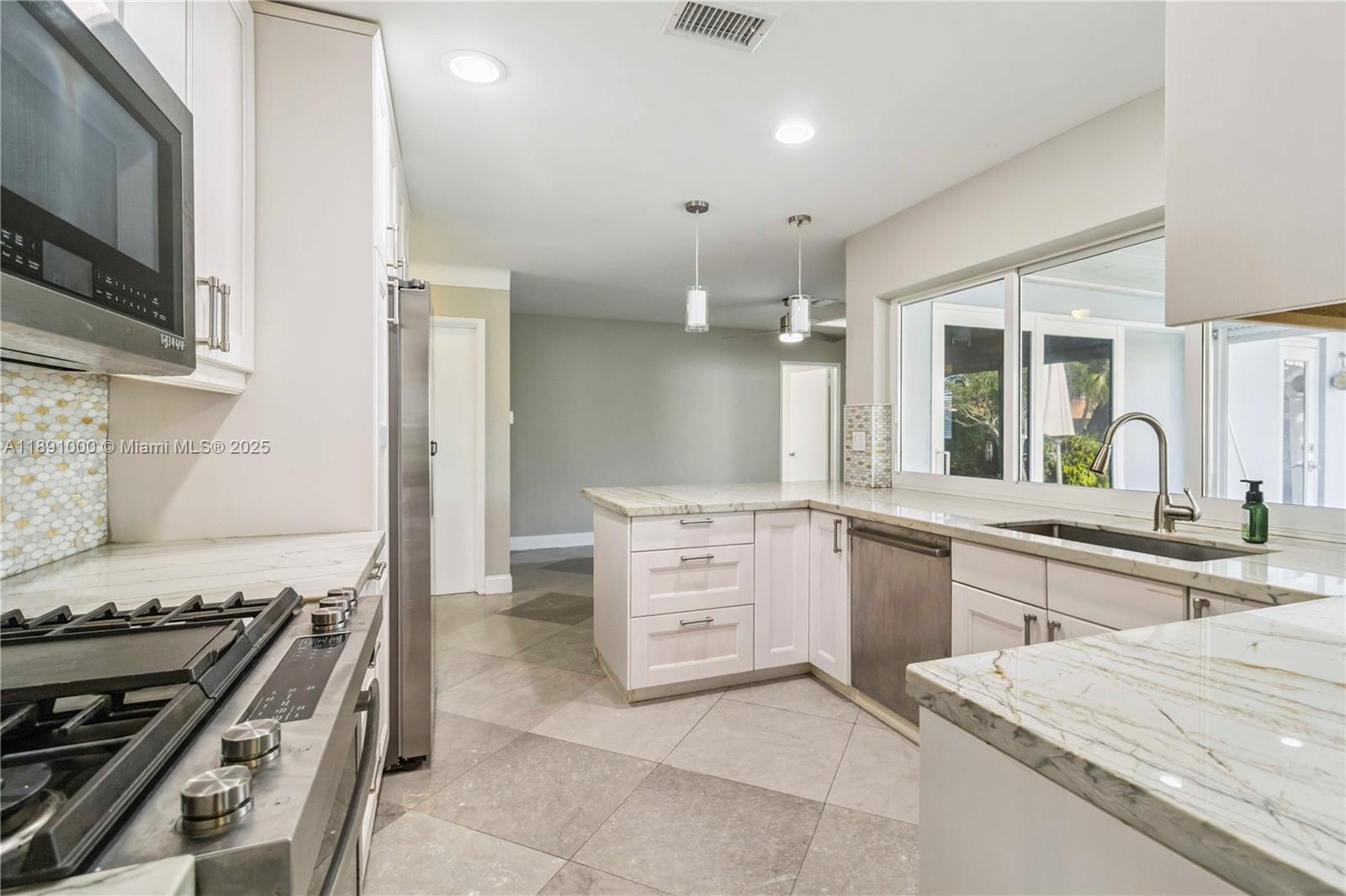 HARBOR VILLAGE SEC F - Residential Lease