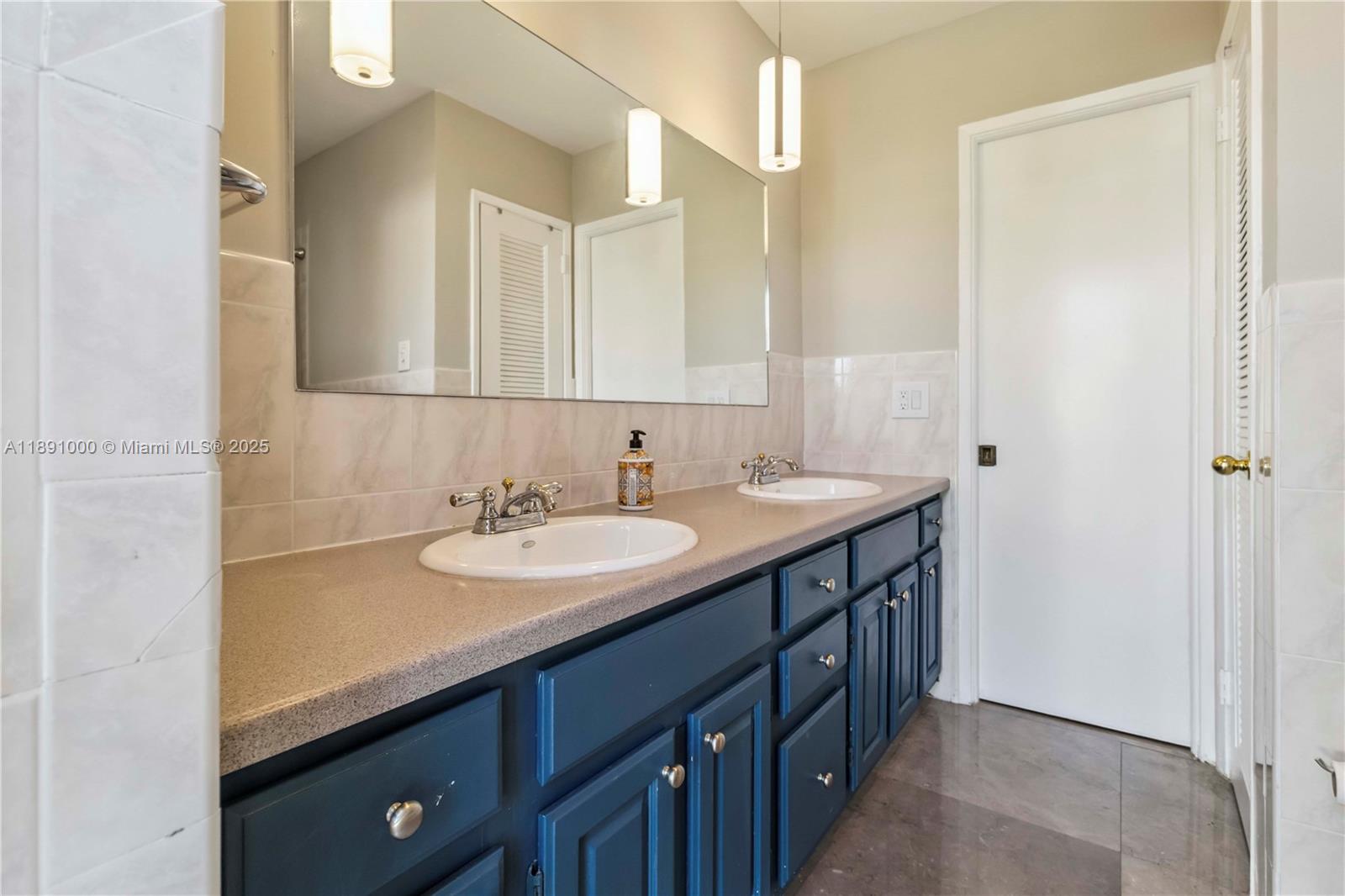 HARBOR VILLAGE SEC F - Residential Lease