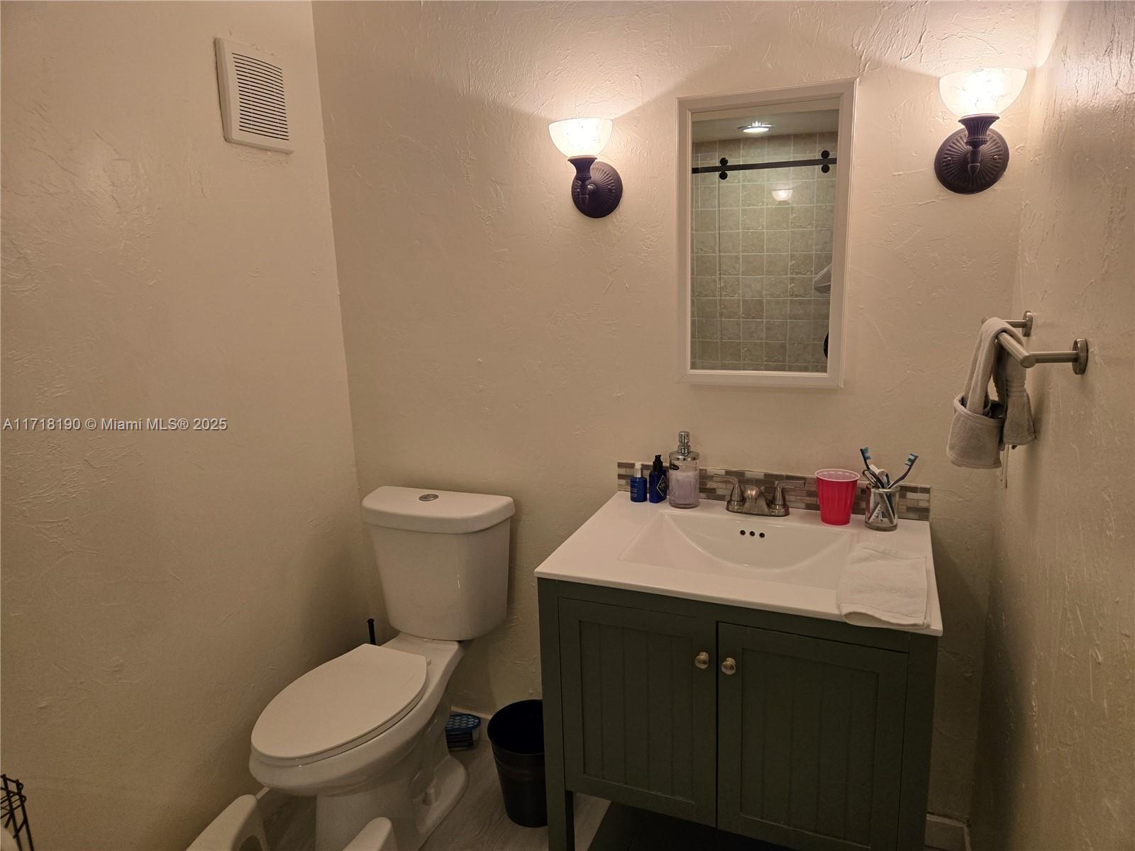 LAS HACIENDAS TOWNHOUSE C - Residential