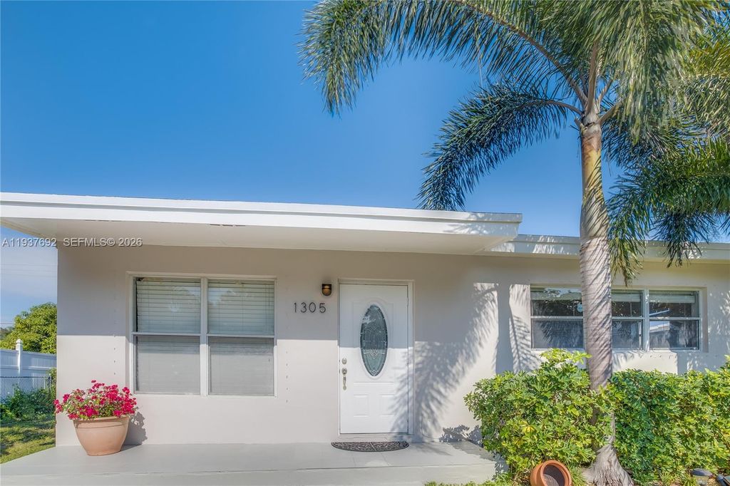 Photo of 1305 11th Ct, West Palm Beach, FL 33401 (MLS # A11937692)
