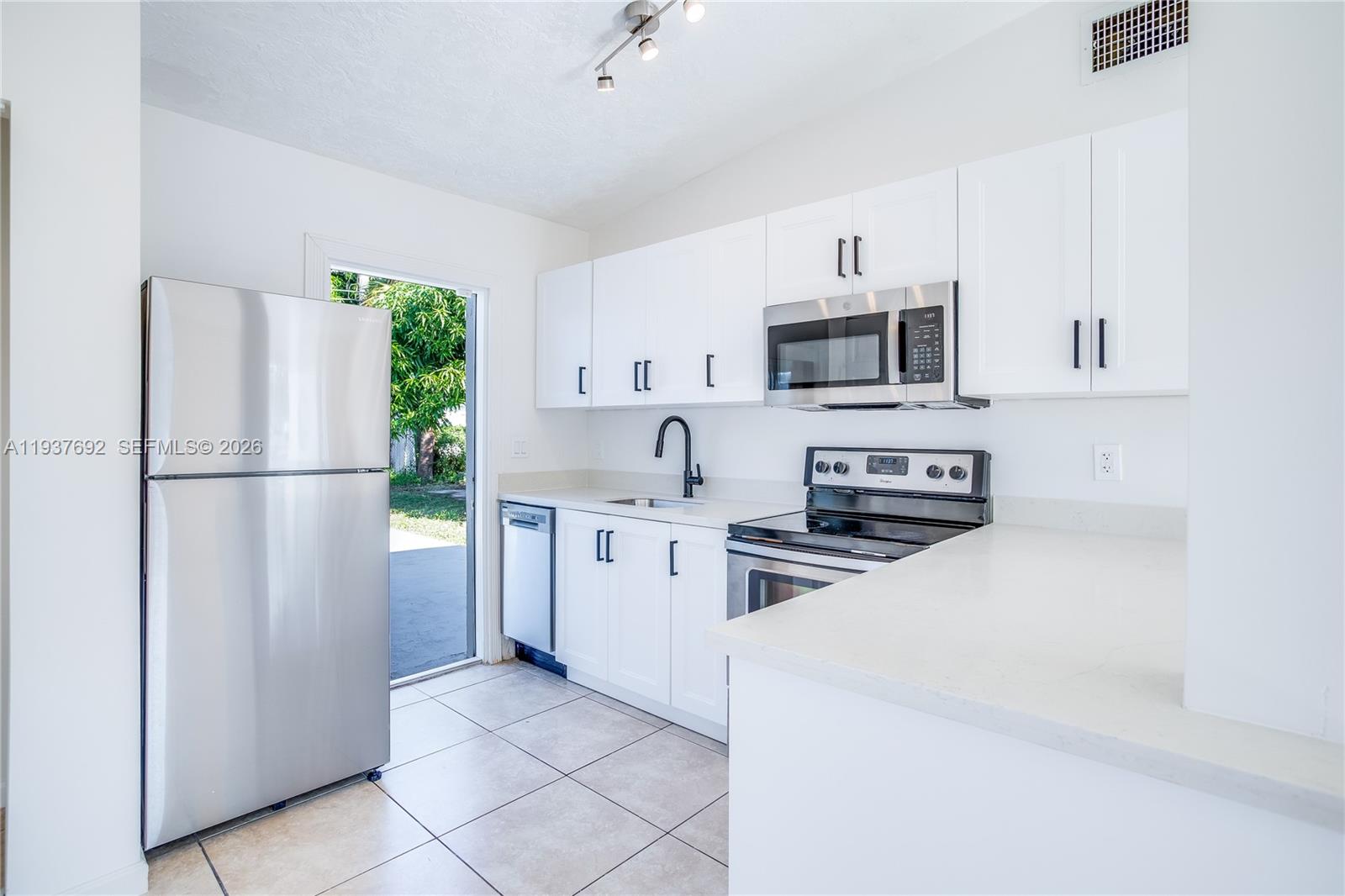 ROOSEVELT ESTATES - Residential