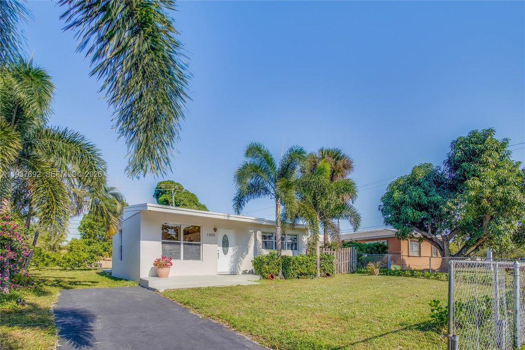 Photo of 1305 11th Ct, West Palm Beach, FL 33401 (MLS # A11937692)