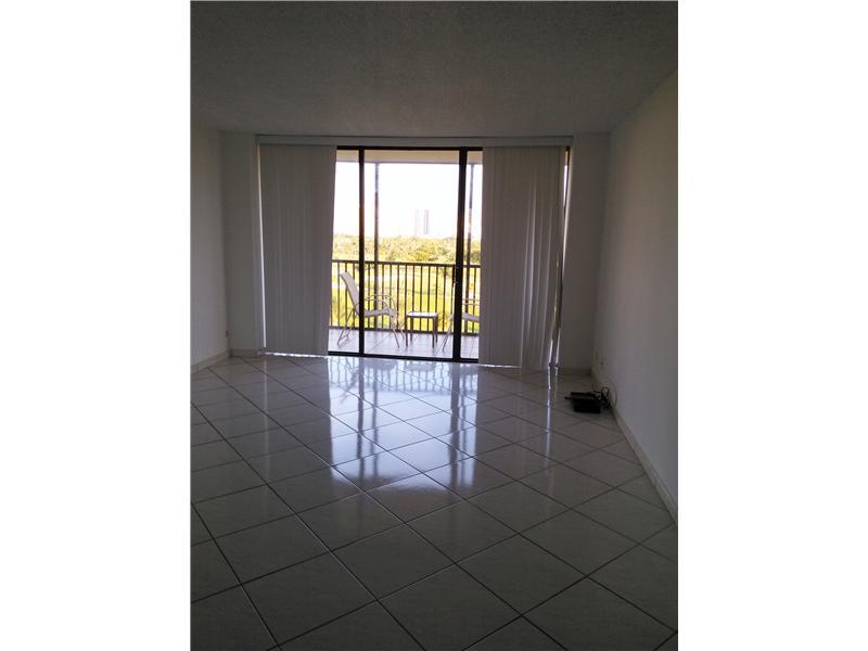 Great unit facing the golf, just take a look at the picts..your client will love this unit.Association requires two year lease.Please provide full rental app w credit report , copy id, pays tubs.Association requires 2 year lease. NO PETS.Water, garbage, i nternet,basic cable all included in monthly rent.Best amenities, walking distance to the Aventura mall and houses of worship.