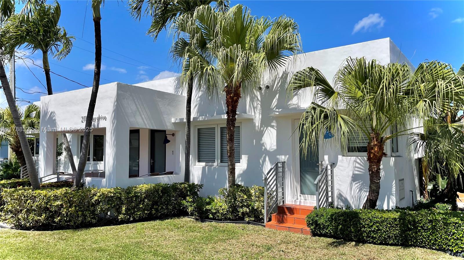 2115 Bay Dr