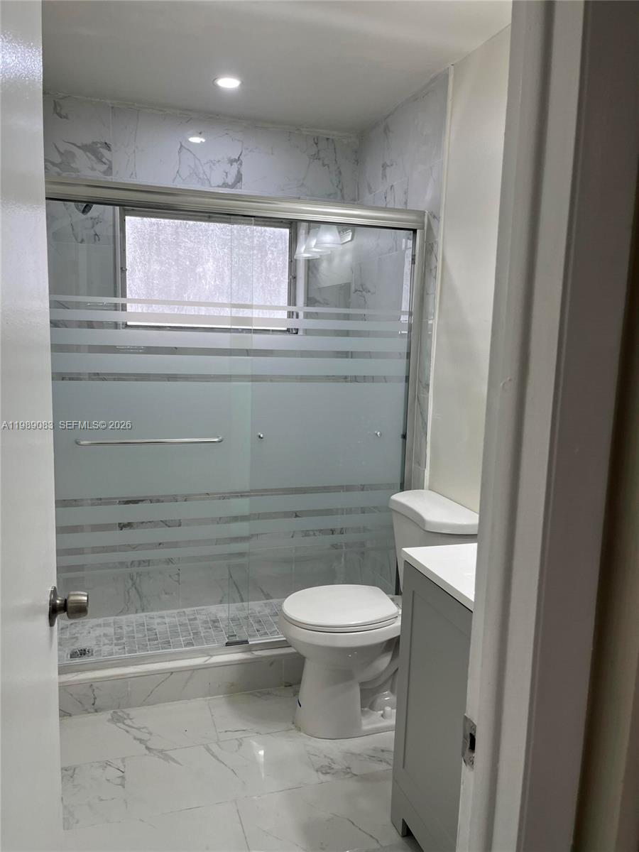 LINCOLNWOOD TOWERS CONDO - Residential Lease