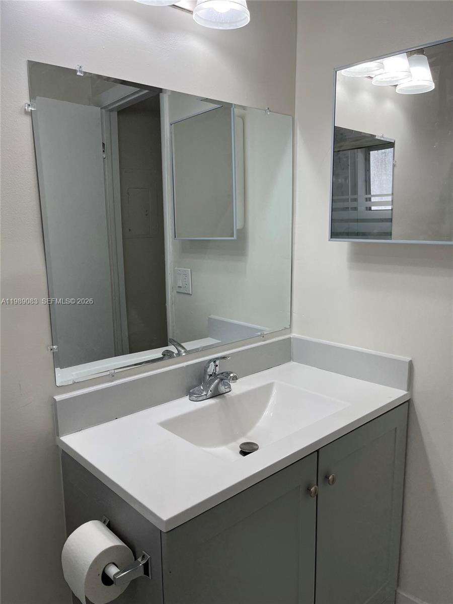 LINCOLNWOOD TOWERS CONDO - Residential Lease