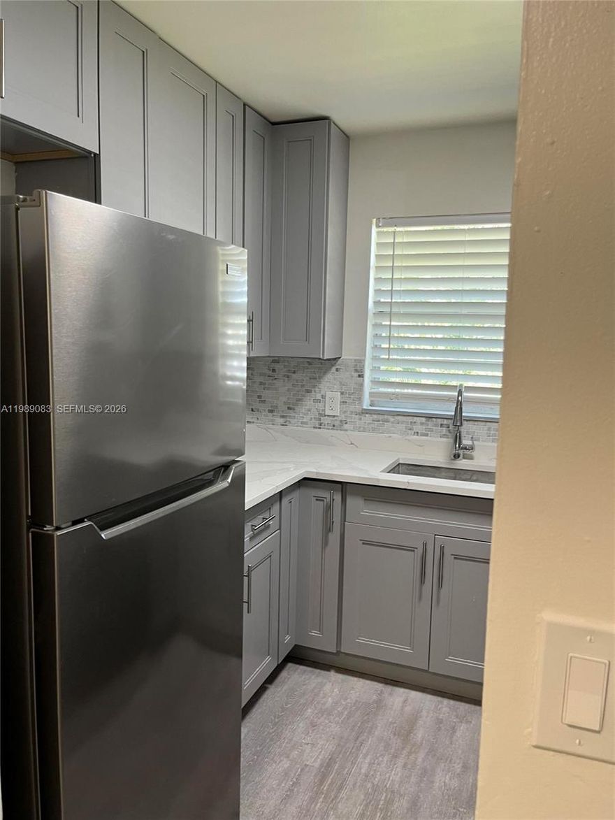 Beautifully remodeled apartment in the heart of Hollywood, 1 bedroom 1 Bathroom. Great Location, Great Schools. Large updated unit. Tile throughout, freshly painted, central A/C, updated Kitchen and Bathroom.  Trash collection and pest control services are included. Close to Hollywood Circle