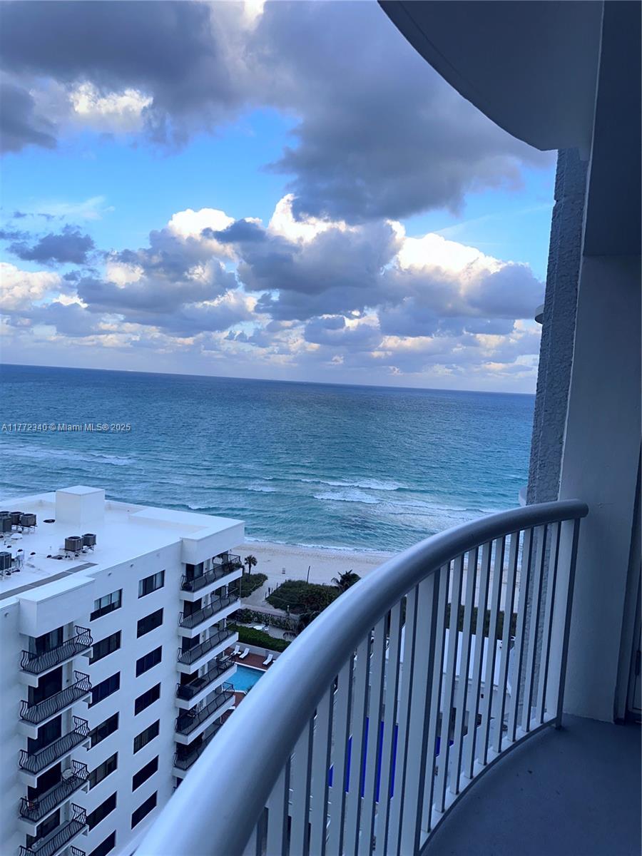 5401 Collins Ave 1111, Miami Beach, Miami-Dade County, Florida - 1 Bedrooms  
2 Bathrooms - 