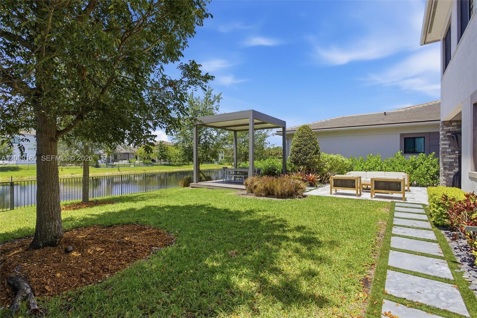 CASCATA AT MIRALAGO - Residential