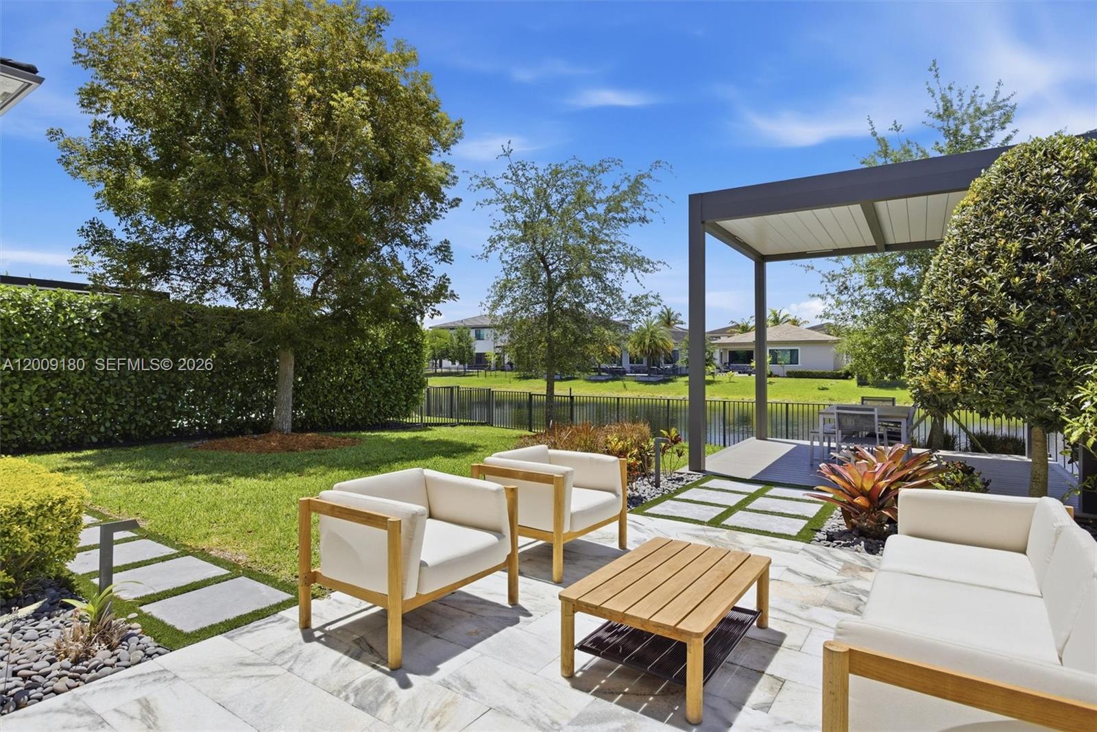 CASCATA AT MIRALAGO - Residential