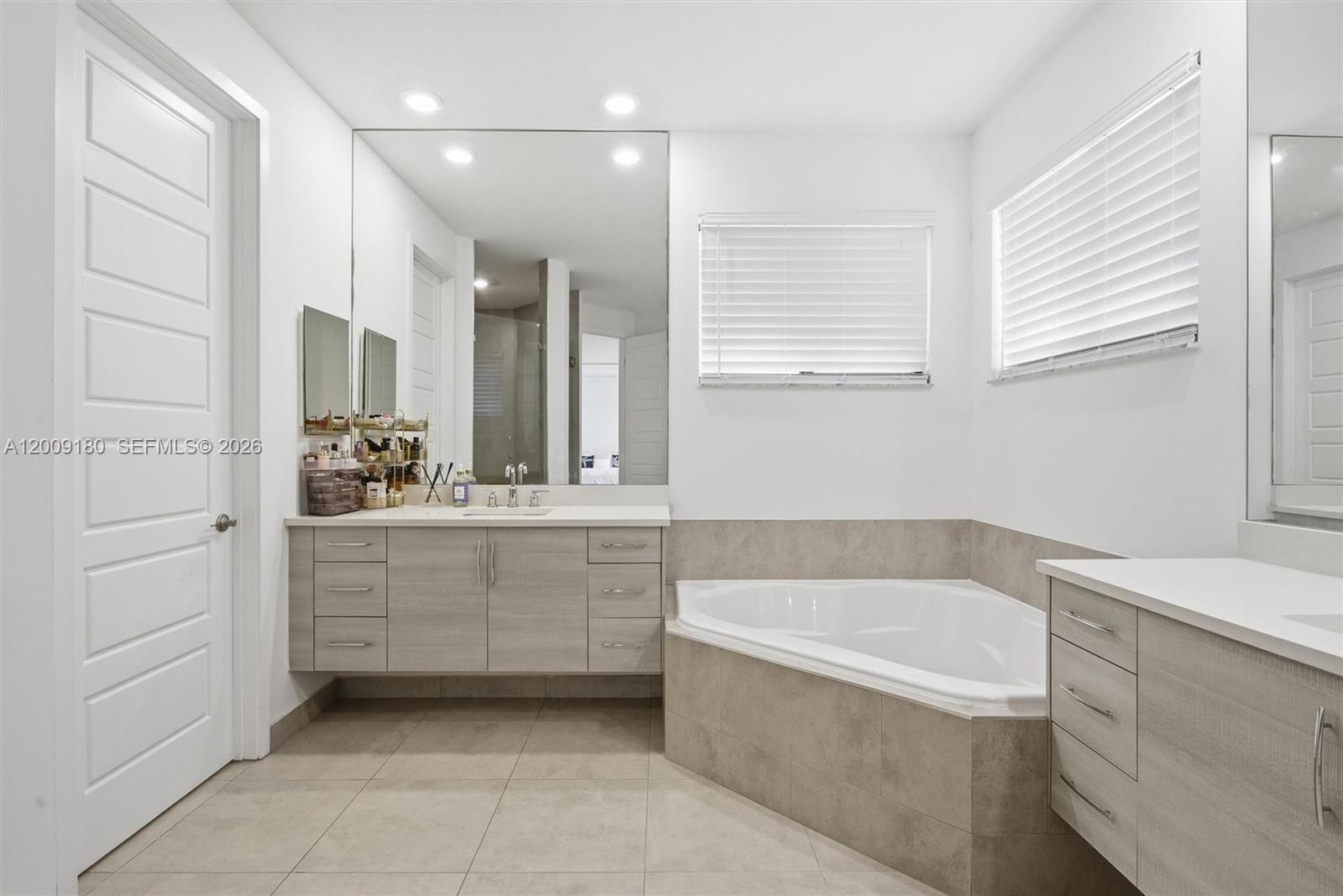 CASCATA AT MIRALAGO - Residential