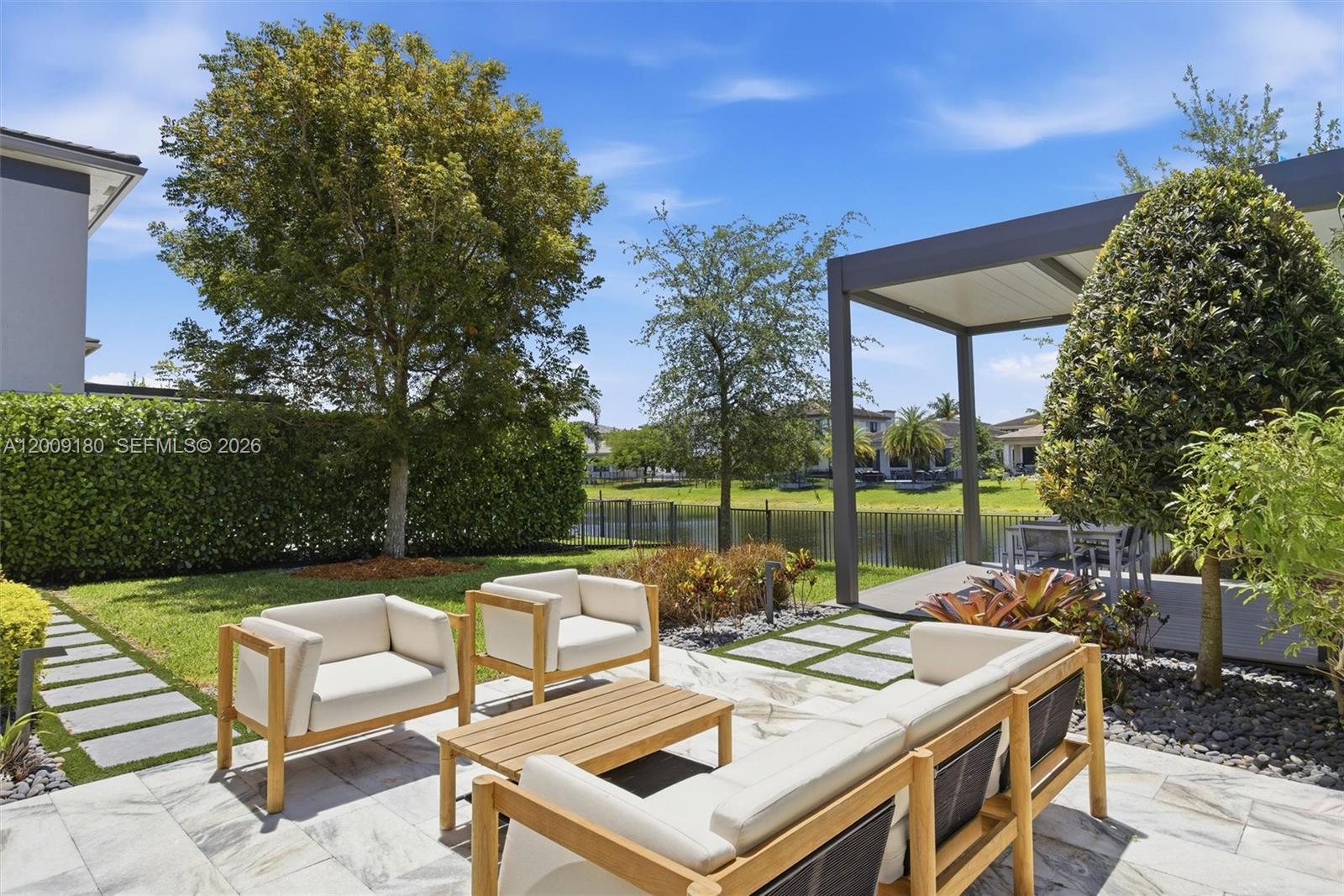 CASCATA AT MIRALAGO - Residential