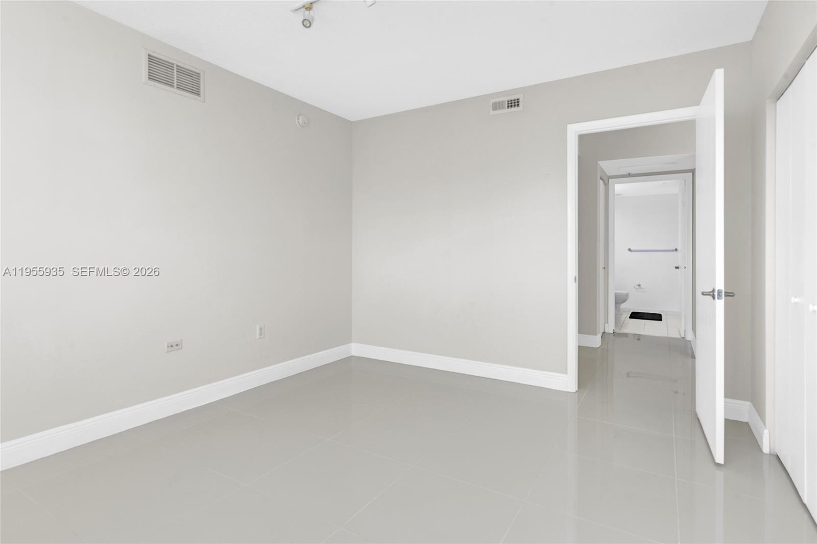 TERRAZAS RIVERPARK VILLAG - Residential