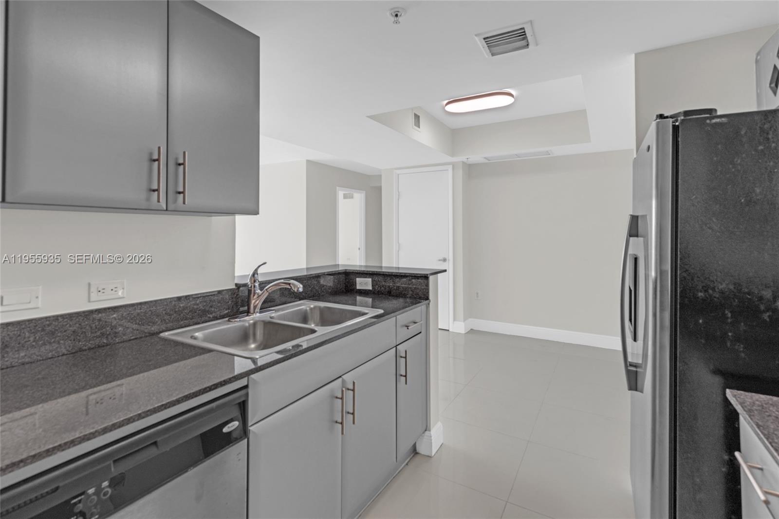 TERRAZAS RIVERPARK VILLAG - Residential