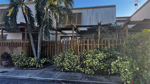 13190 SW 10th Ter Miami FL 33184