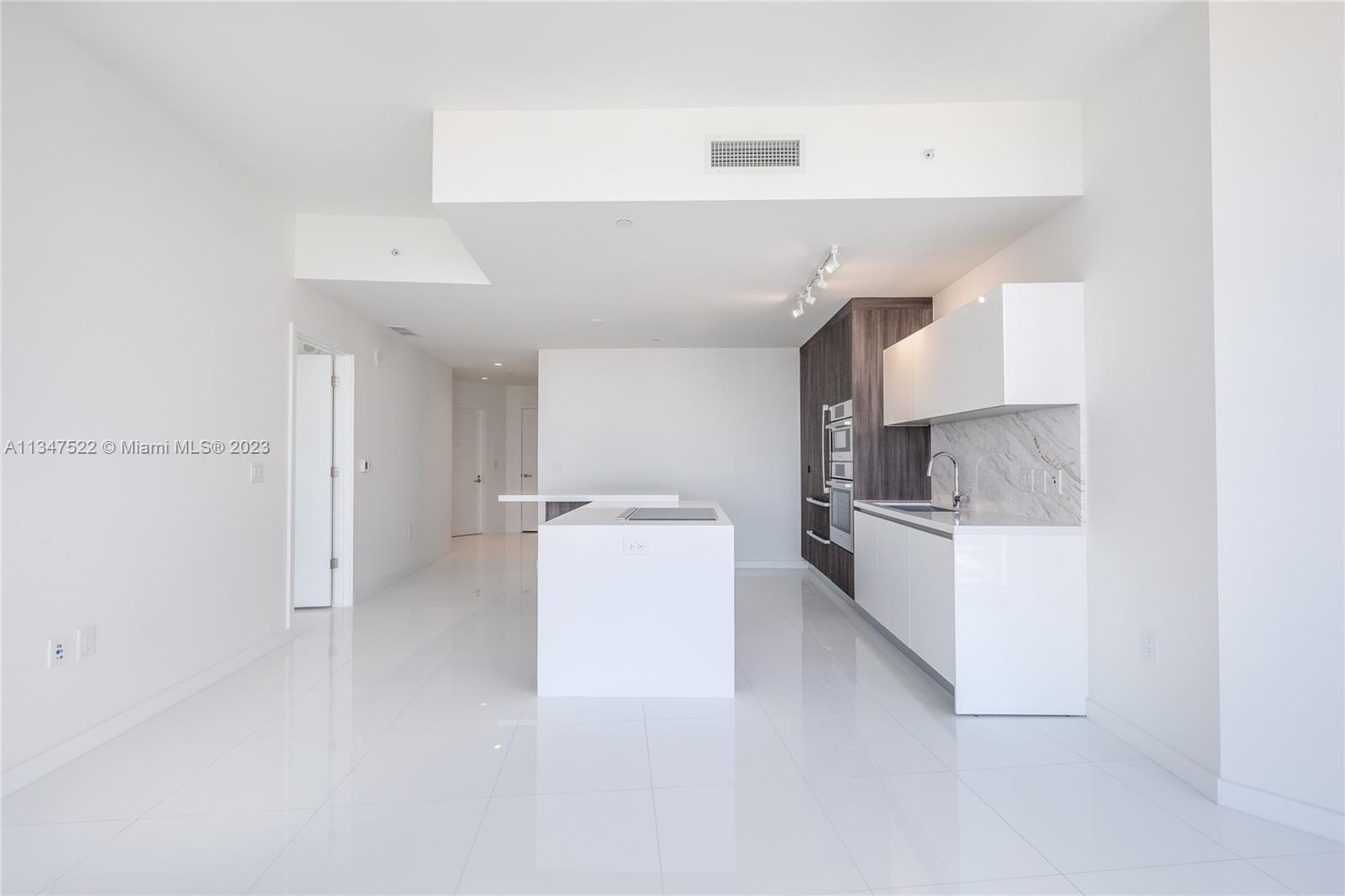 MIAMI WORLDCENTER - Residential Lease