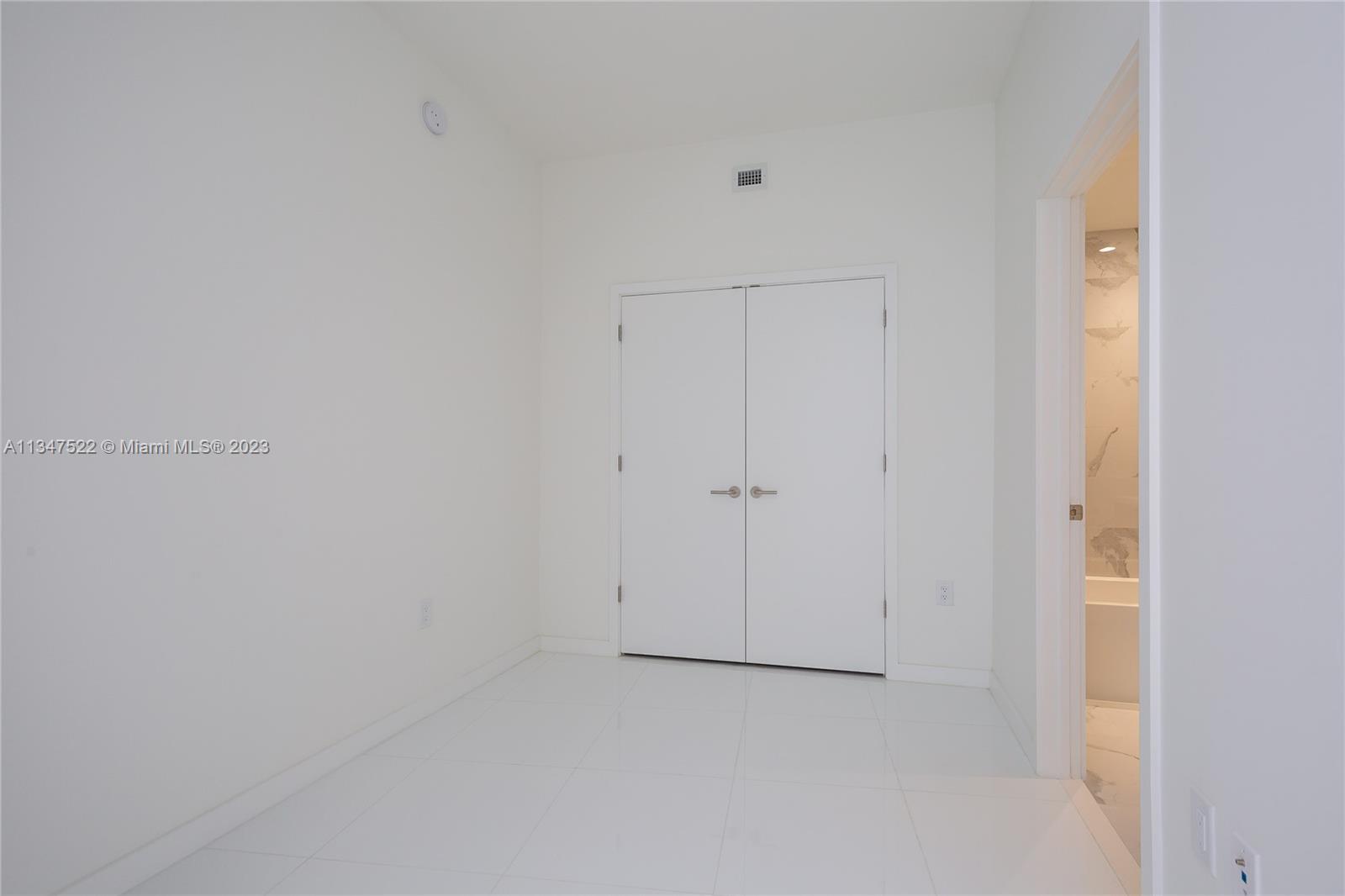 MIAMI WORLDCENTER - Residential Lease