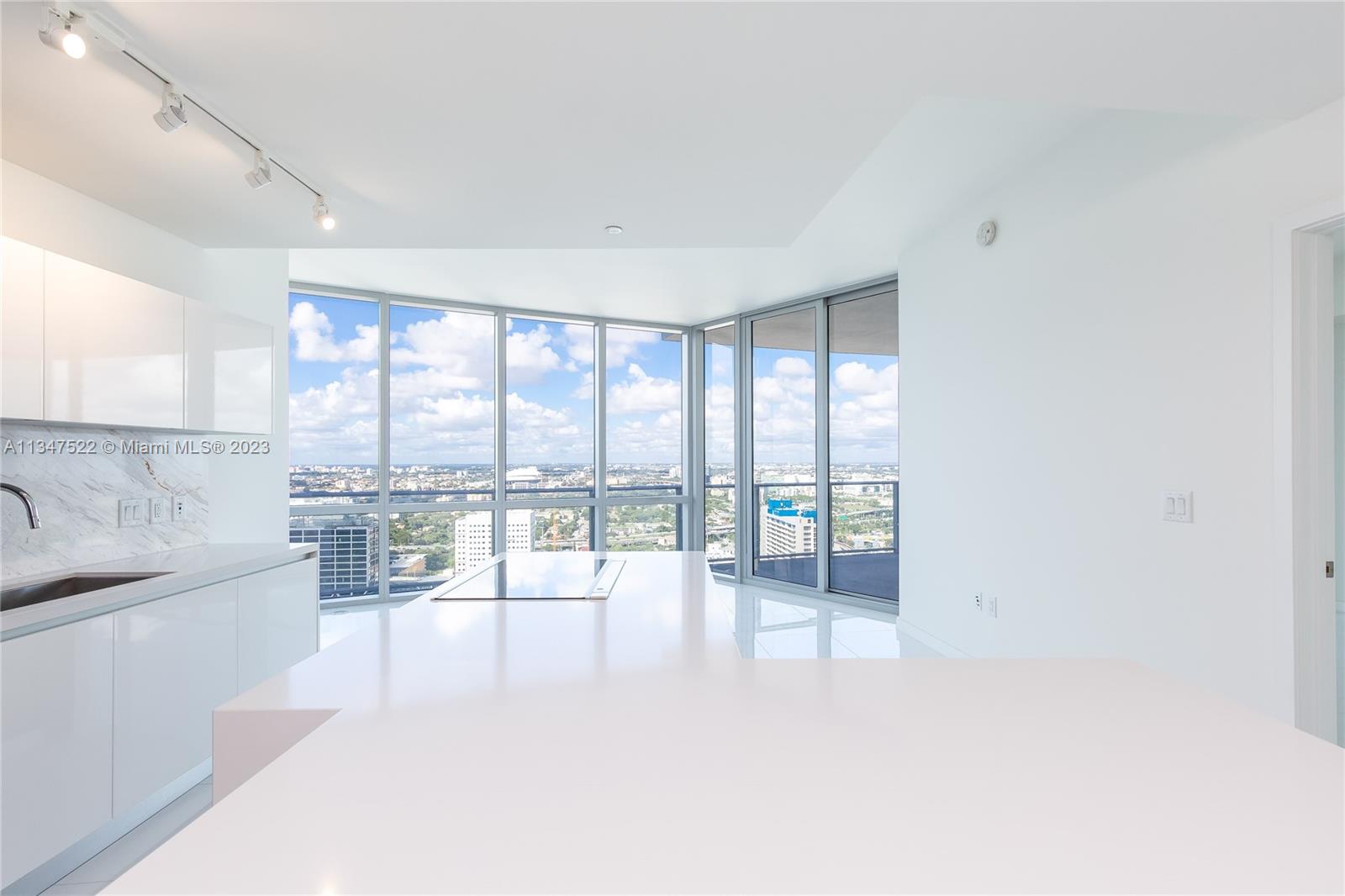 MIAMI WORLDCENTER - Residential Lease