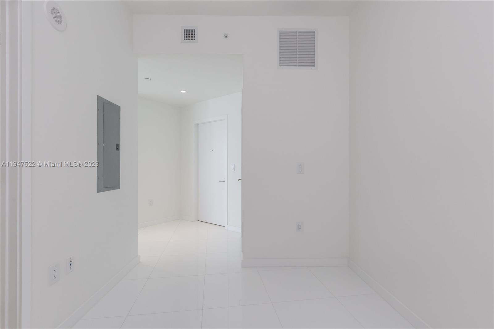 MIAMI WORLDCENTER - Residential Lease