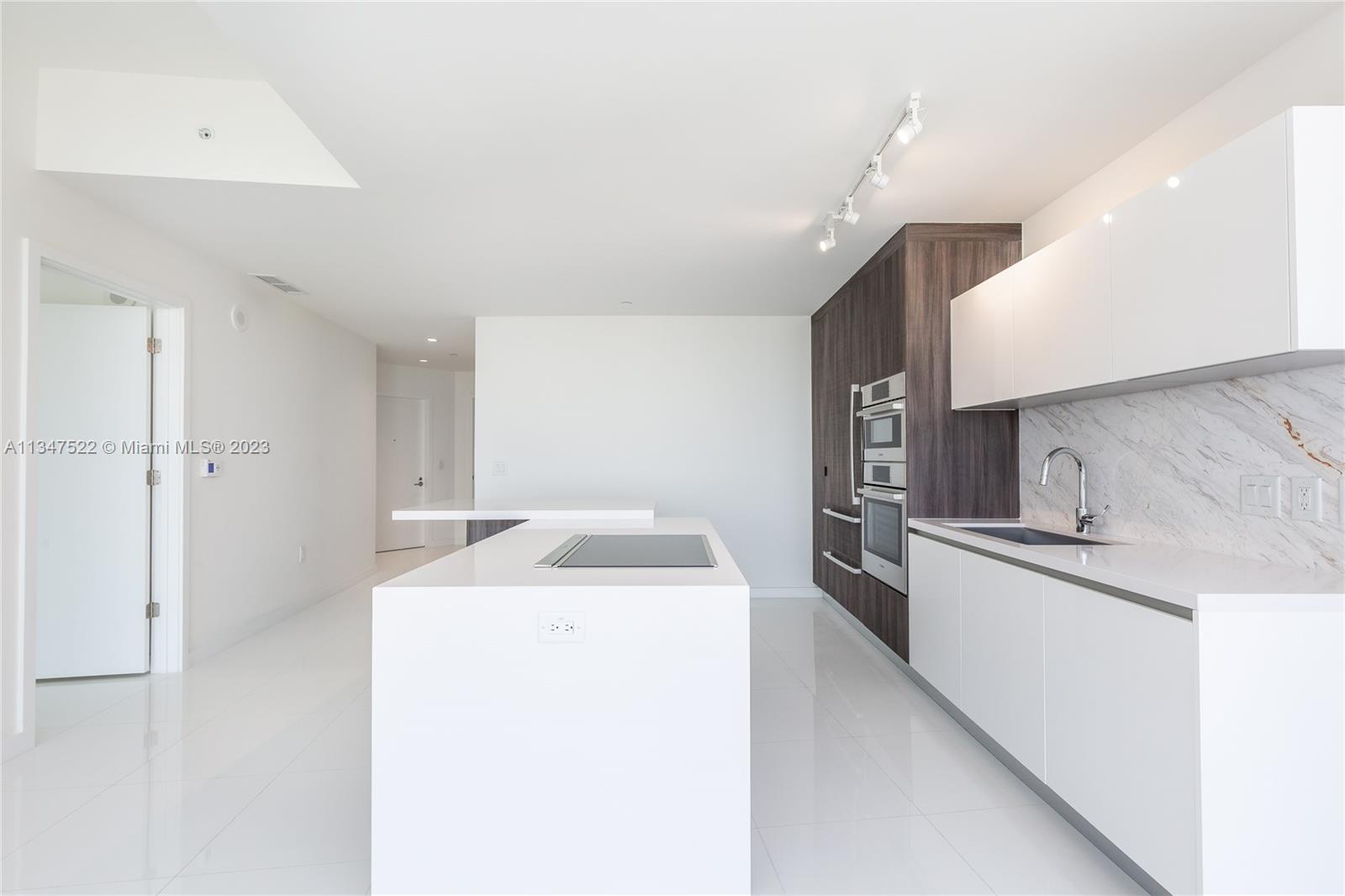 MIAMI WORLDCENTER - Residential Lease