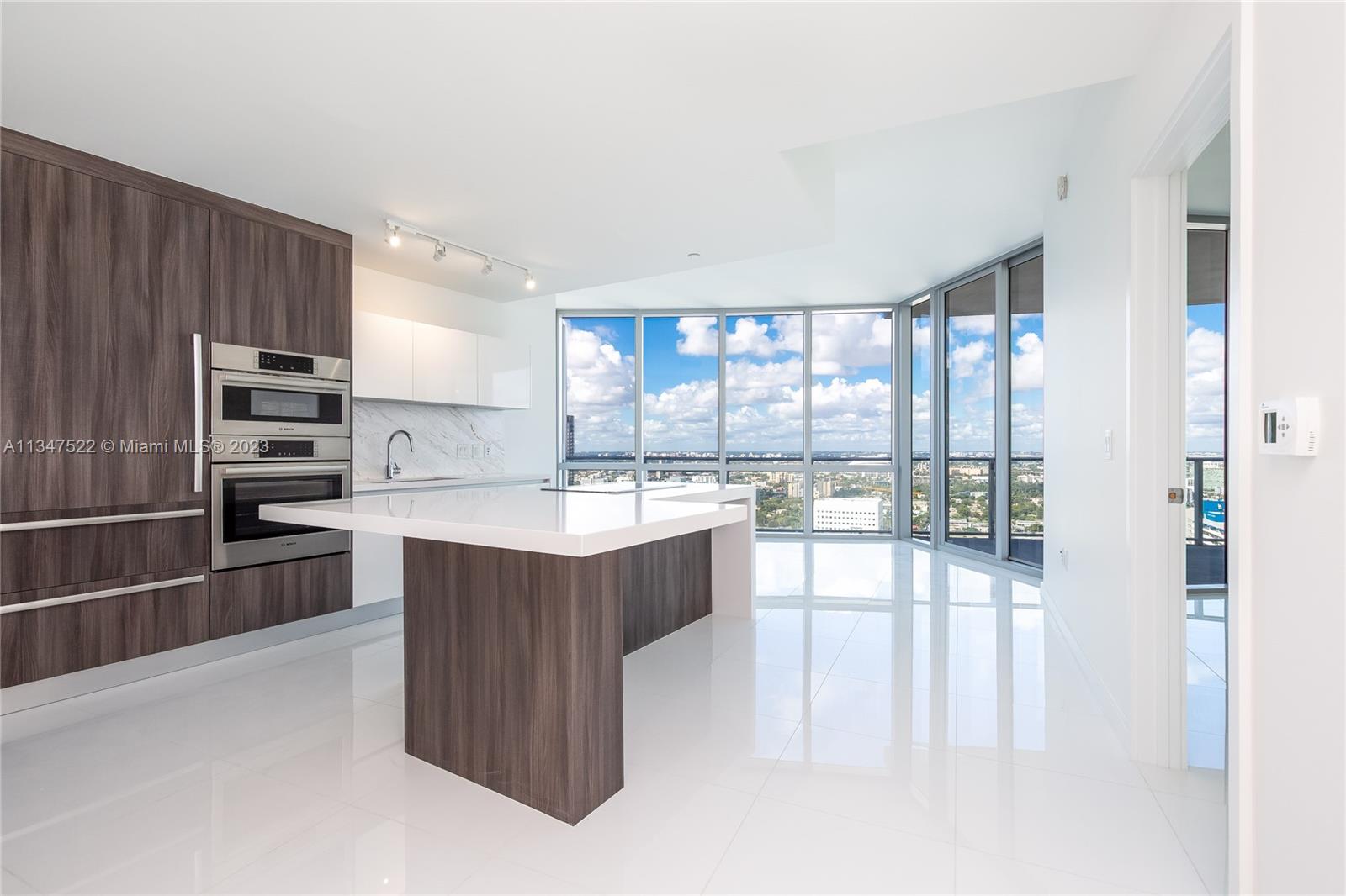 MIAMI WORLDCENTER - Residential Lease