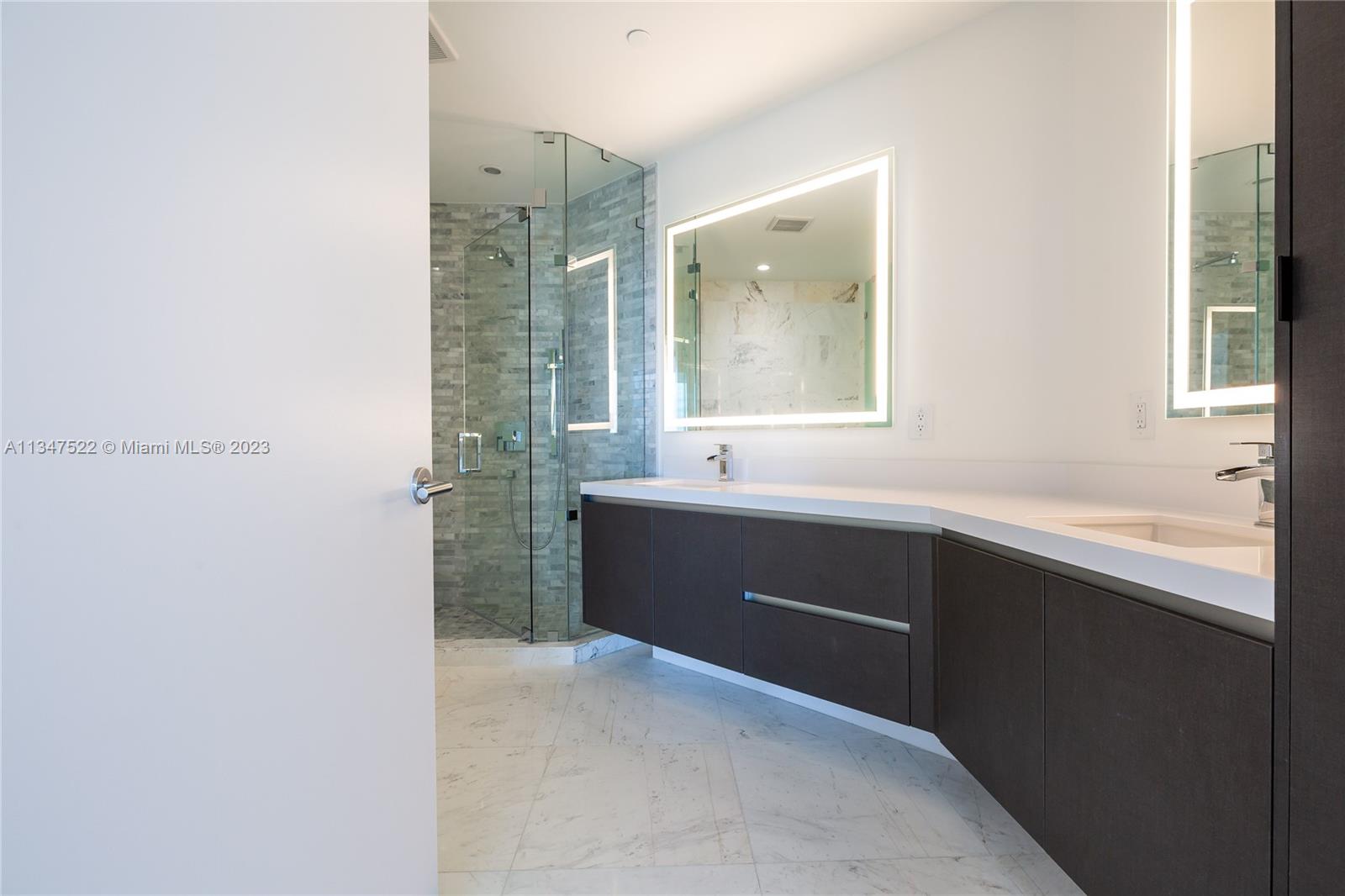 MIAMI WORLDCENTER - Residential Lease