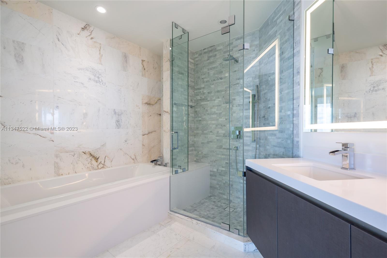 MIAMI WORLDCENTER - Residential Lease