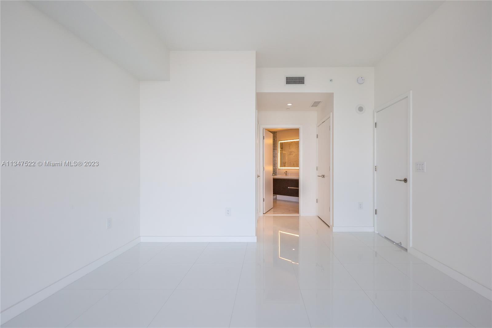 MIAMI WORLDCENTER - Residential Lease