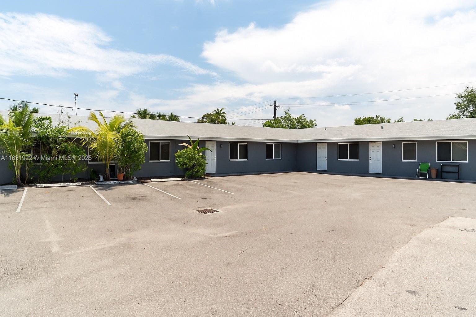 86 NE 36th Ct
