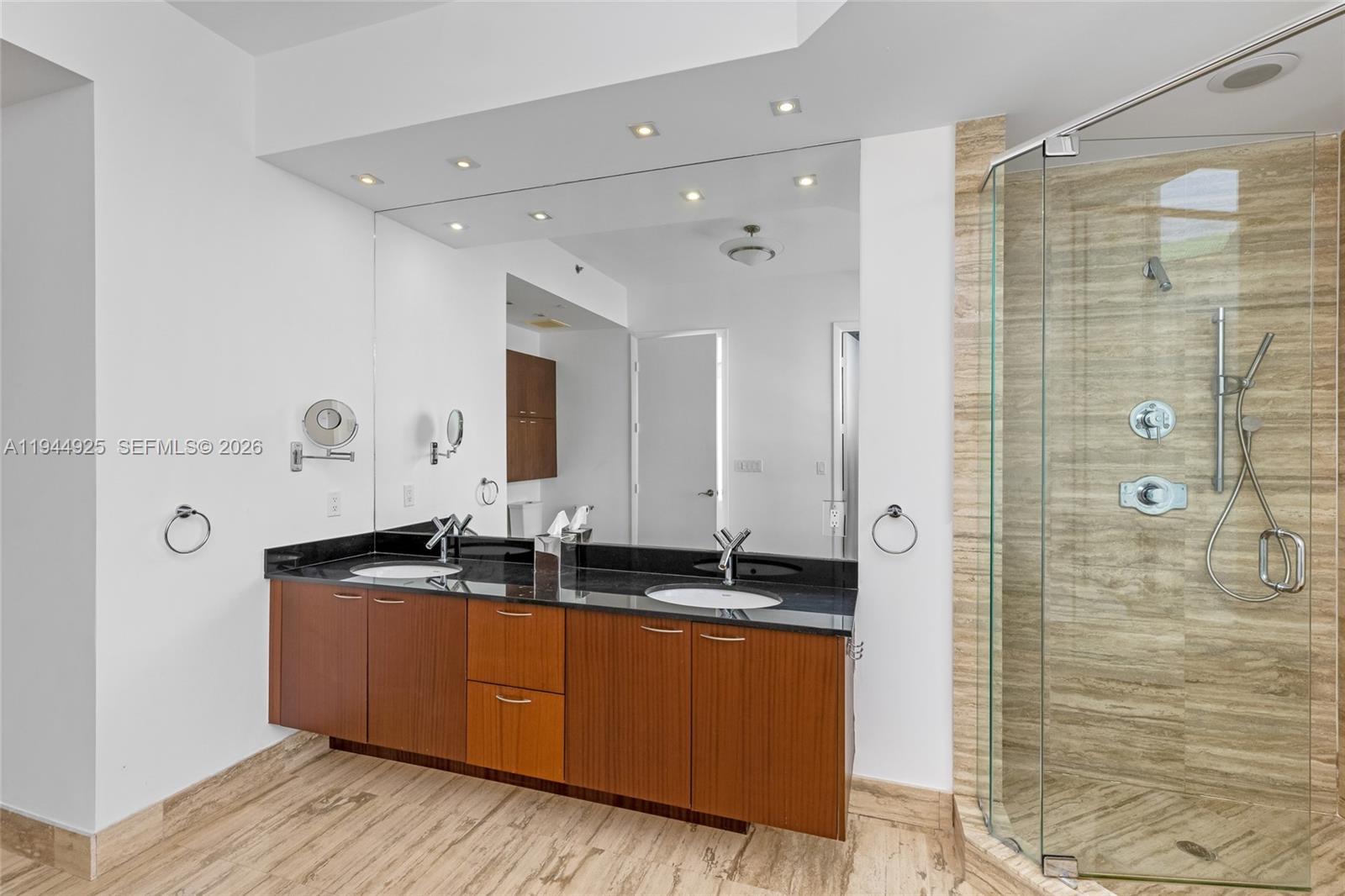 TDR TOWER I CONDO - Residential