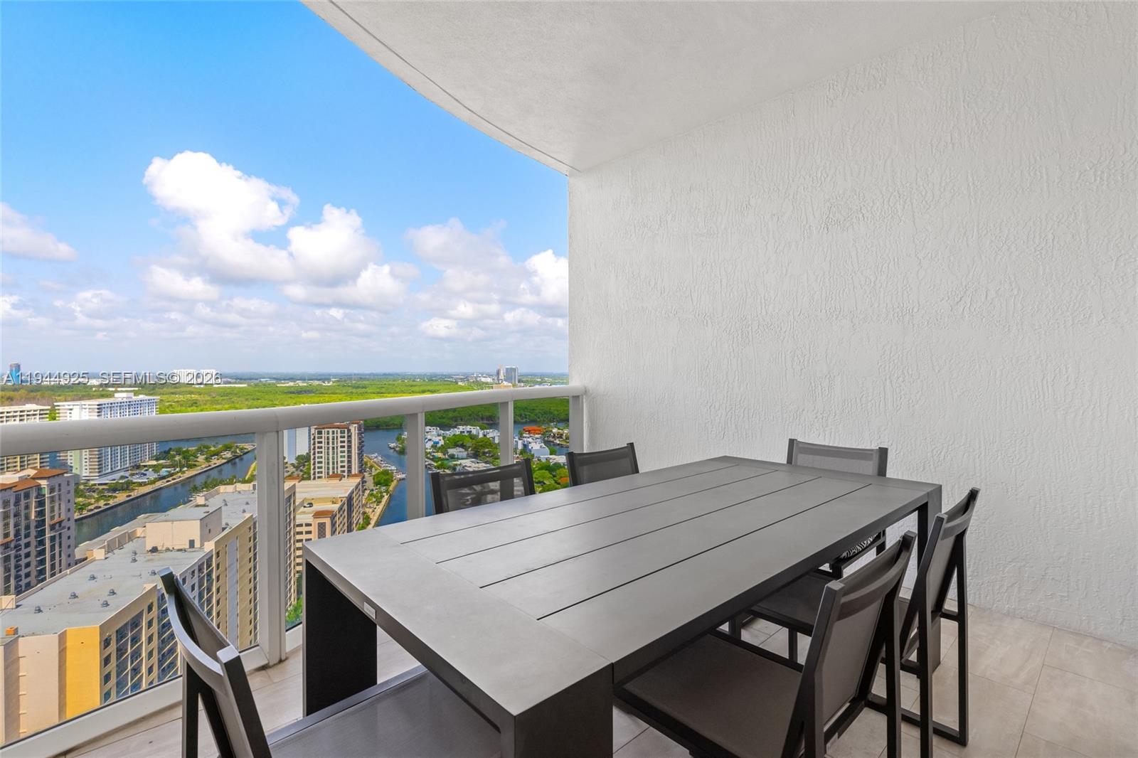 TDR TOWER I CONDO - Residential