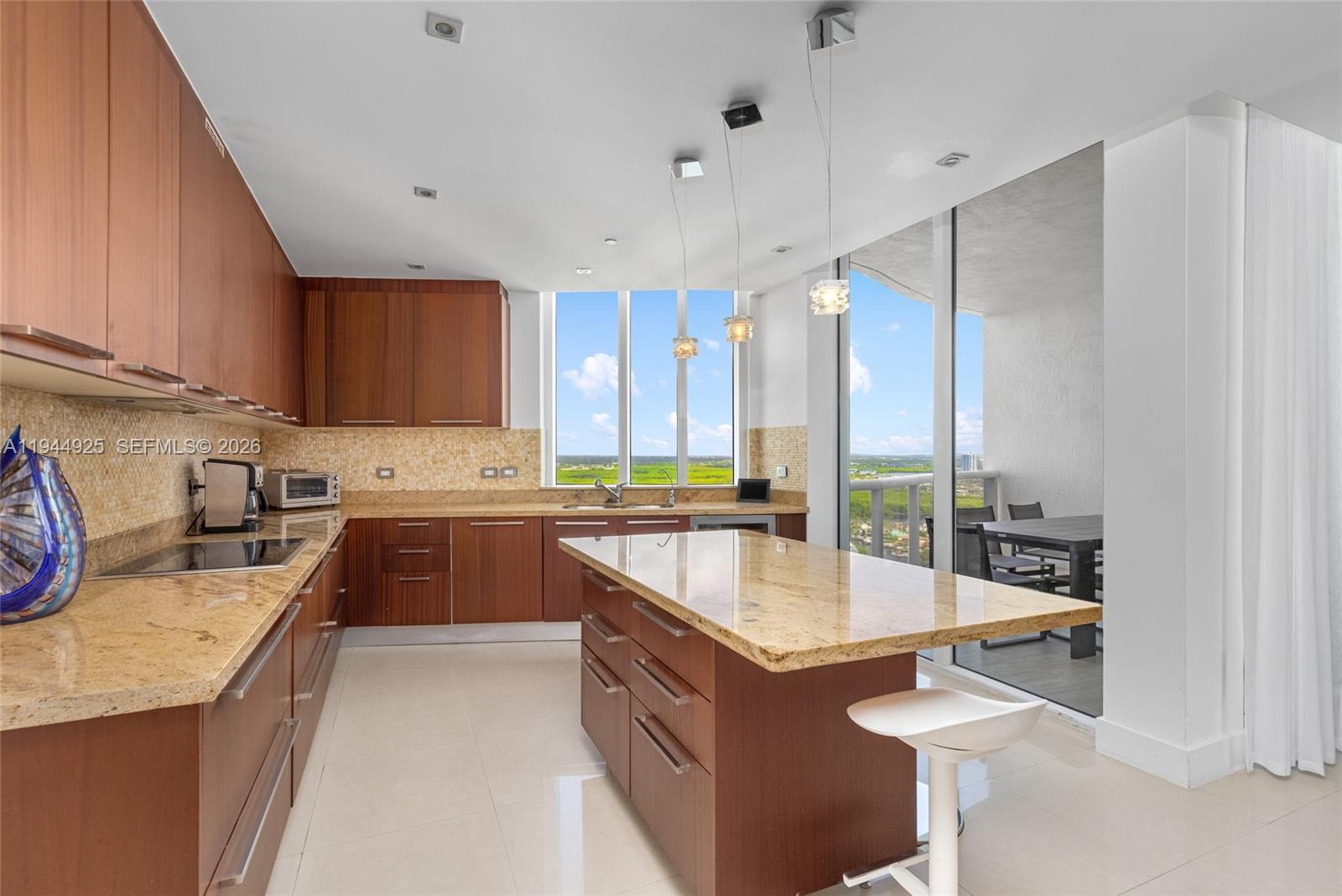 TDR TOWER I CONDO - Residential