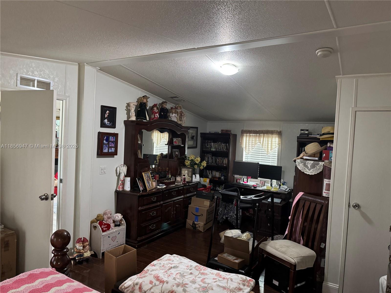 3041 W Marina Dr