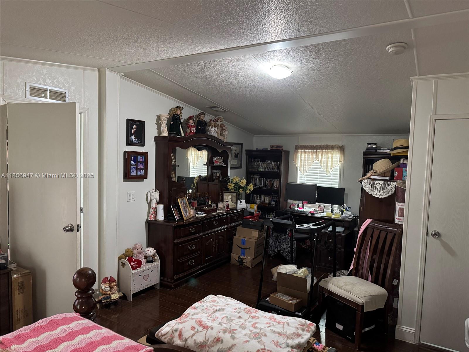 3041 W Marina Dr