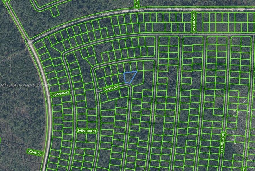 OWNER WILL FINANCE!!! 1K DOWN 243.93 A MONTH FOR 36 MONTHS AT 7% INTREST. Sun N Lakes community, a perfect place to build your dream home in which to raise your kids or retire. The Sun N Lakes community offers 2 18-Hole championship golf courses, restaurant, clubhouse, gym, playground, community pool, splash pad, community center, fitness center, pickle ball, and tennis. Sebring is centrally located 1.5 hours from Disney, 1.5 hours from Tampa and 1.45 hours from Ana Maria Island Beaches. Located close to Advent health and Sun N Lake Elementary. Lots are going quickly! Come check it out today!