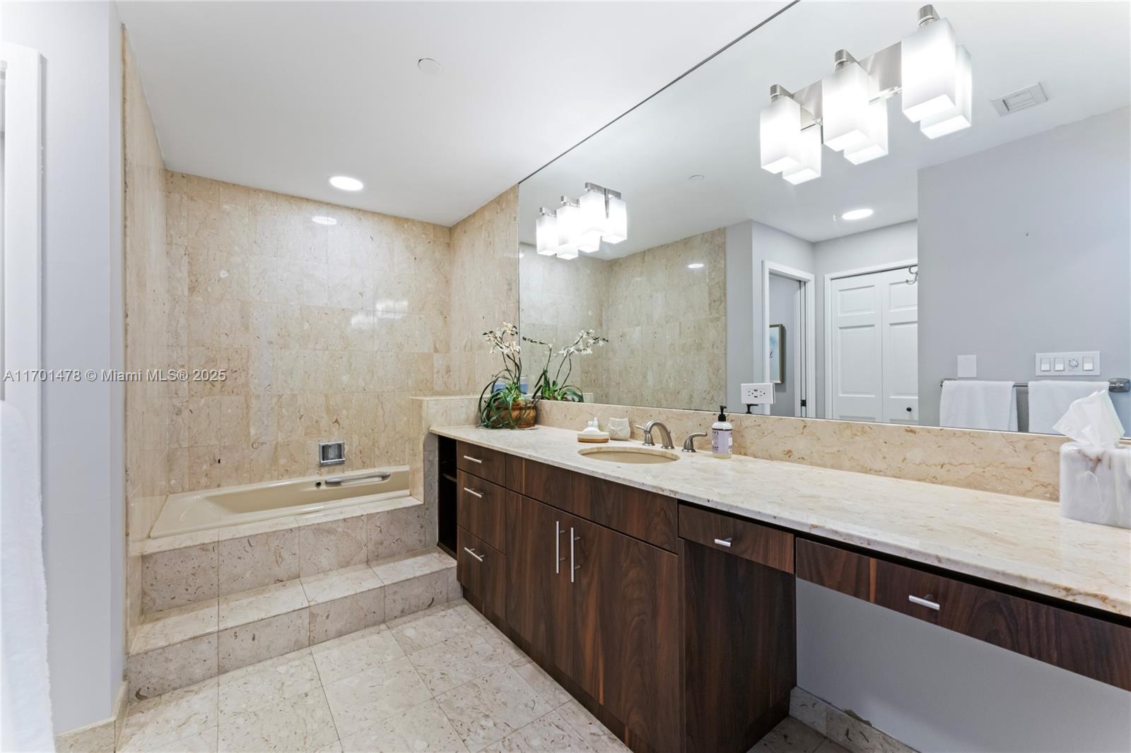 SEASIDE CONDO - Residential Lease