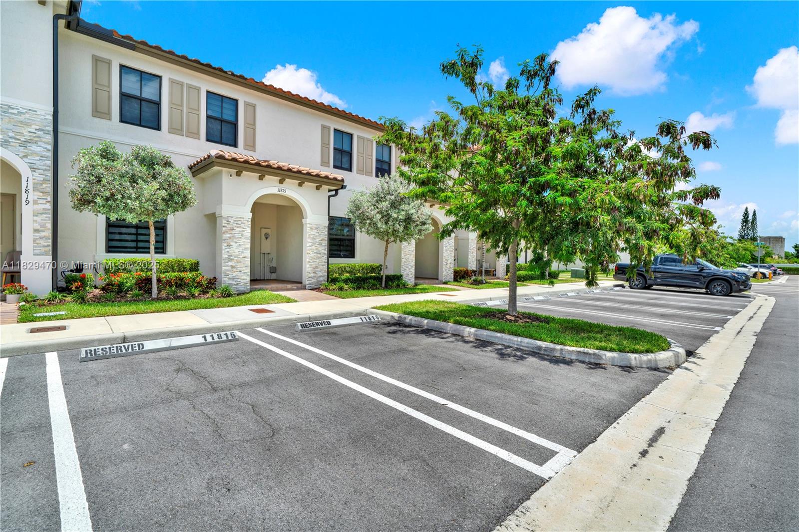 11815 SW 247th Ter, Homestead, FL, 33032/$449,900 2 11815 SW 247th Ter