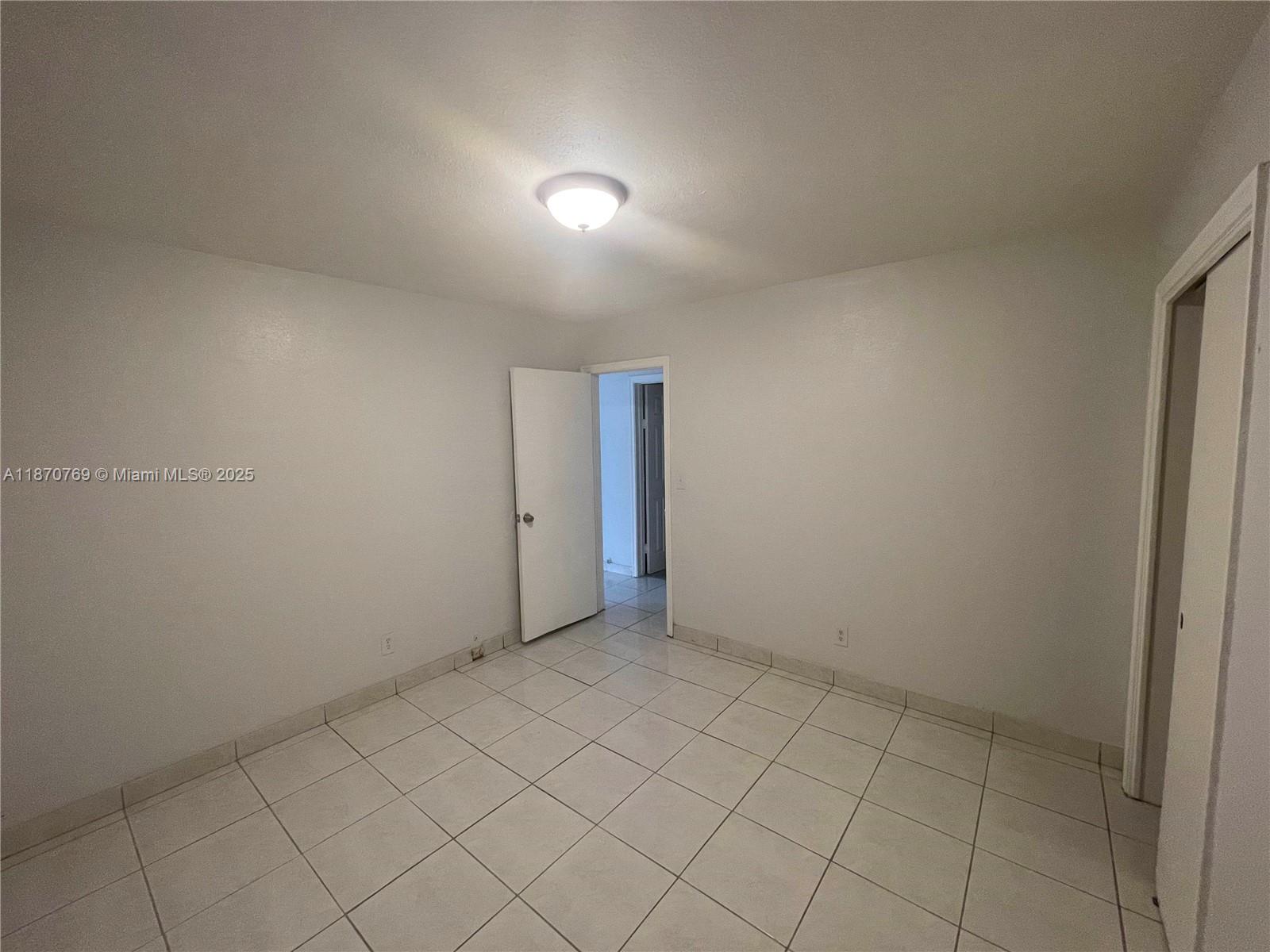 HOLLYWOOD - Residential Income