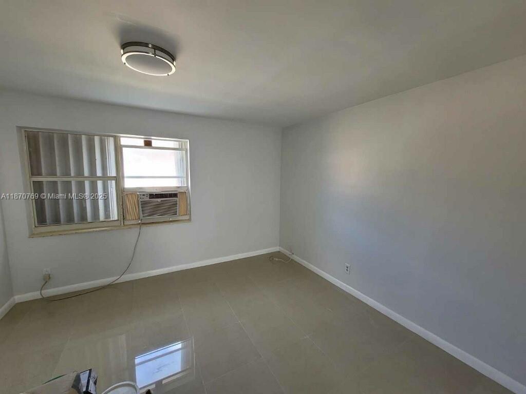 HOLLYWOOD - Residential Income