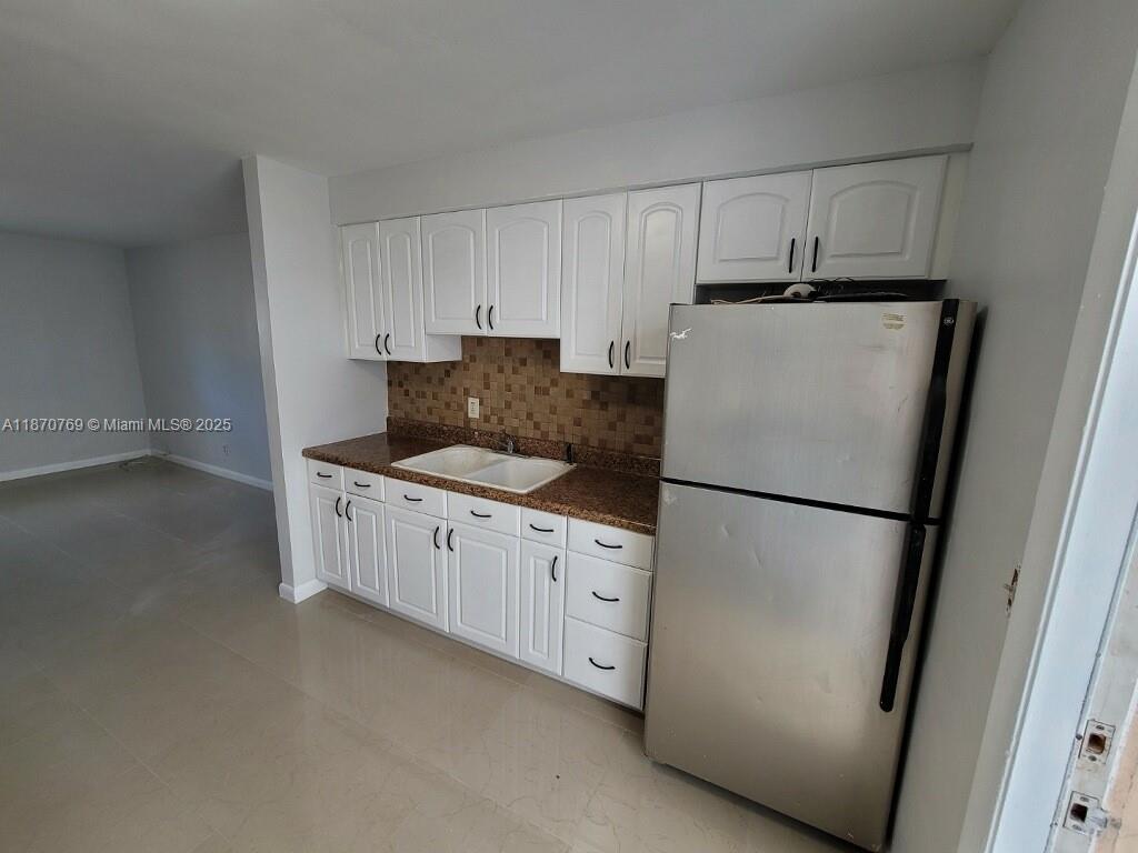 HOLLYWOOD - Residential Income