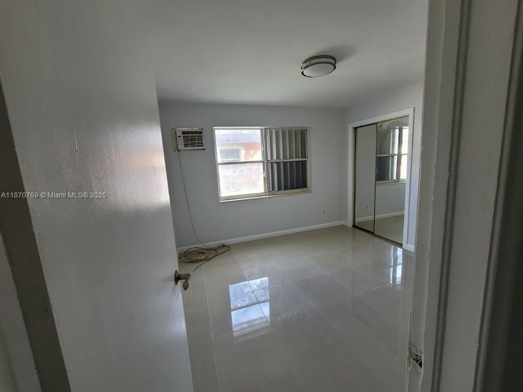 HOLLYWOOD - Residential Income