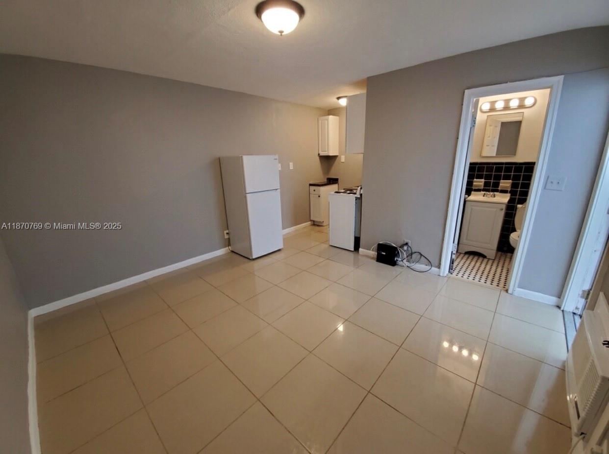 HOLLYWOOD - Residential Income