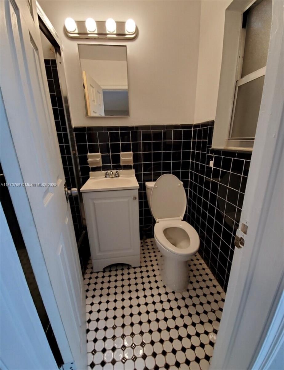 HOLLYWOOD - Residential Income