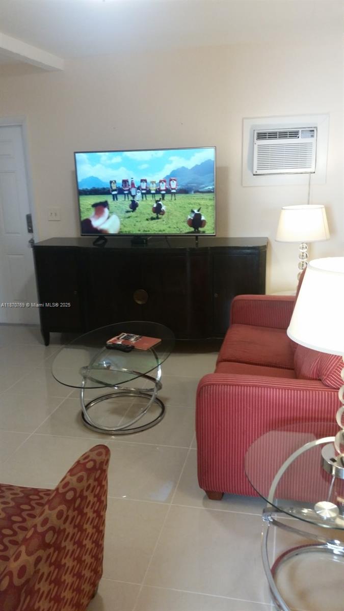 HOLLYWOOD - Residential Income