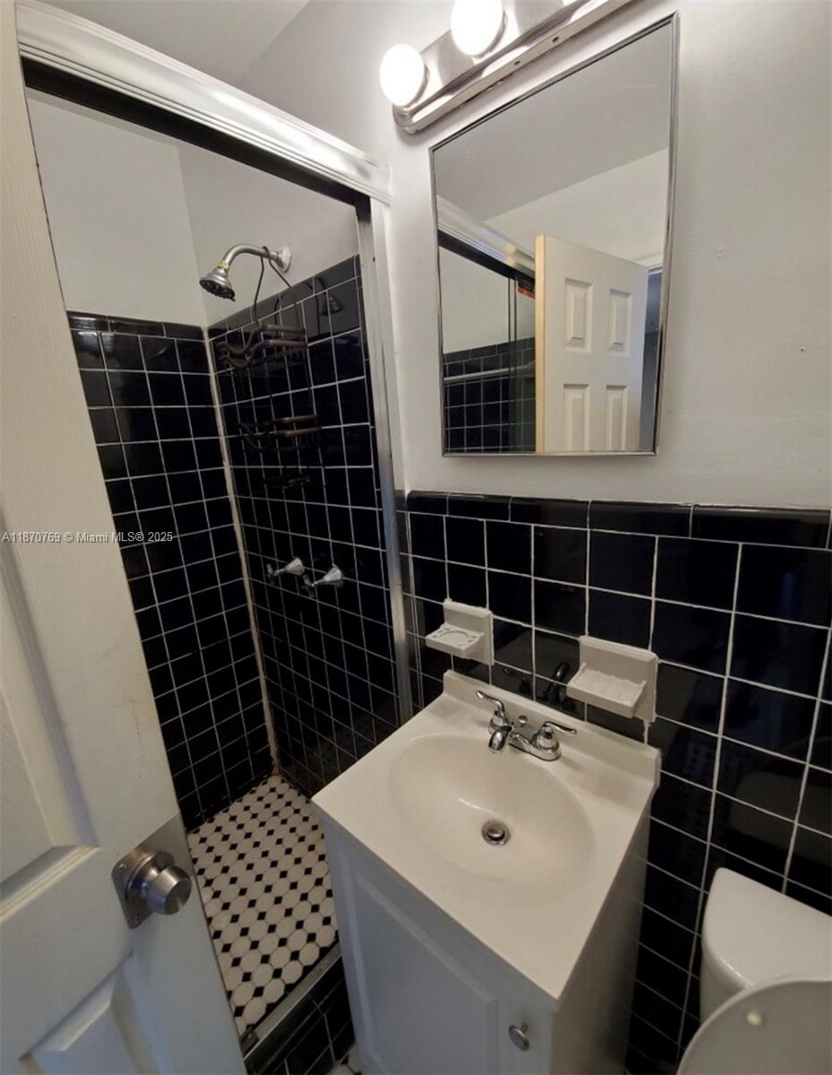 HOLLYWOOD - Residential Income