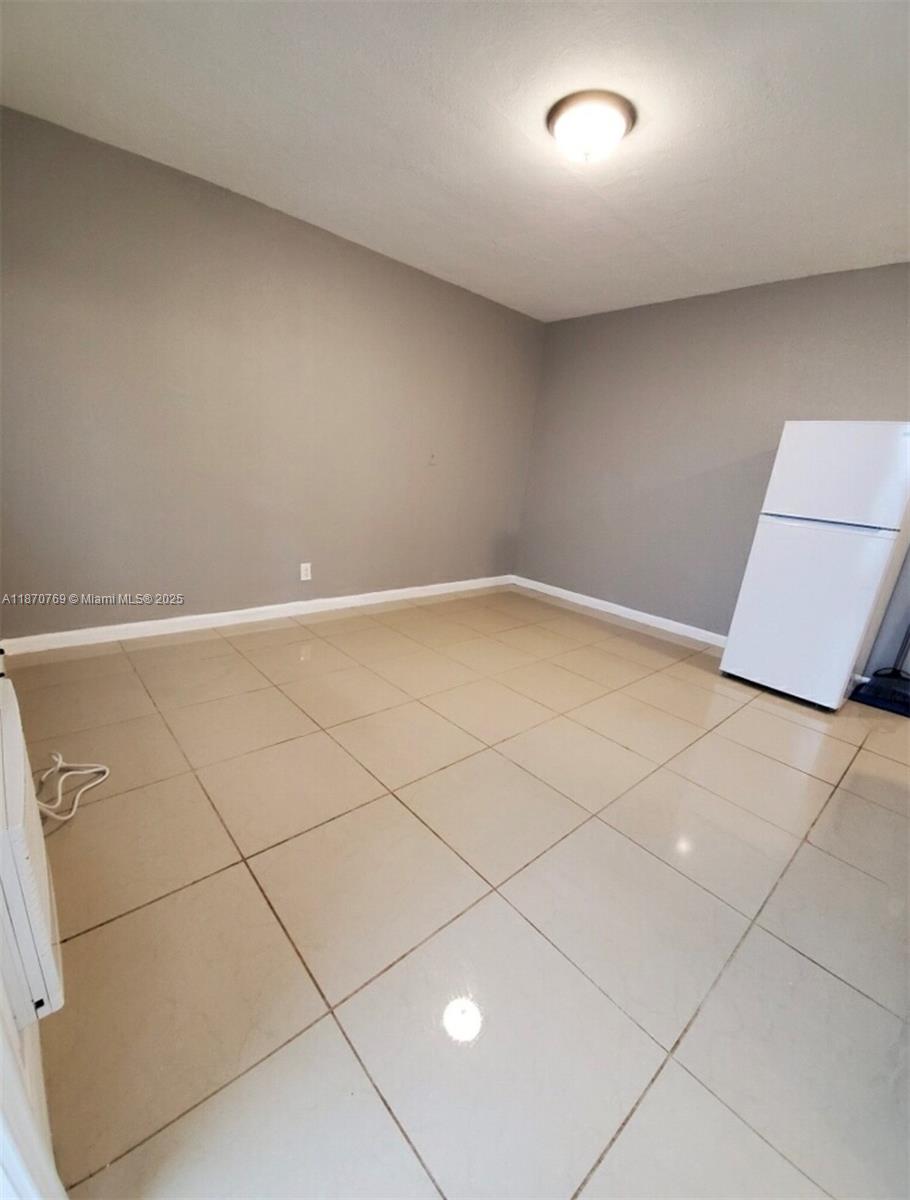 HOLLYWOOD - Residential Income